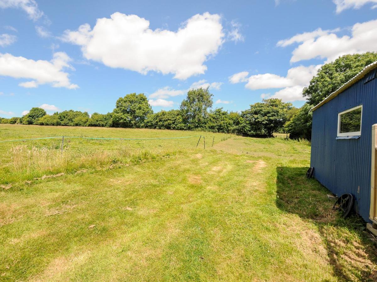 Shepherds Hut Villa Lostwithiel Exterior photo