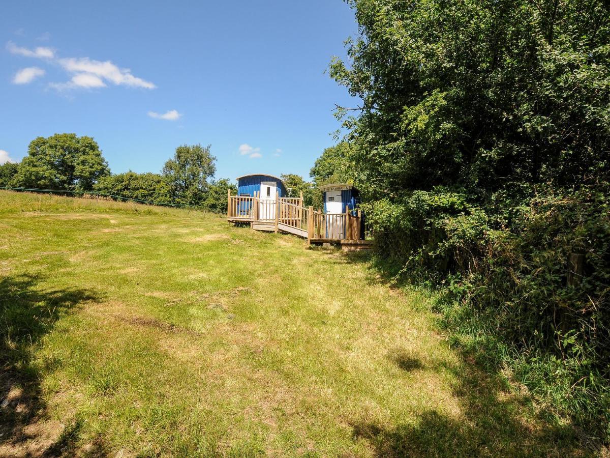 Shepherds Hut Villa Lostwithiel Exterior photo