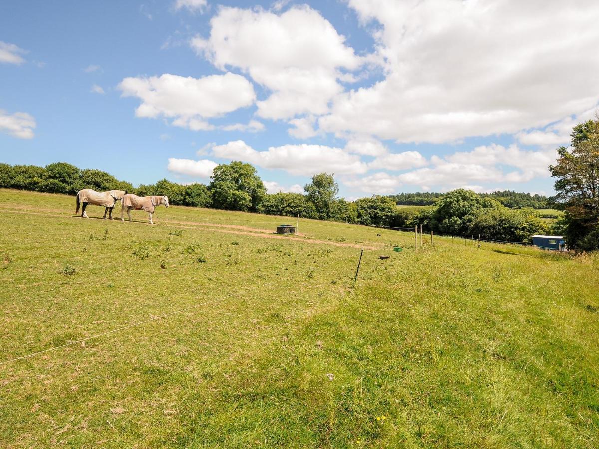 Shepherds Hut Villa Lostwithiel Exterior photo